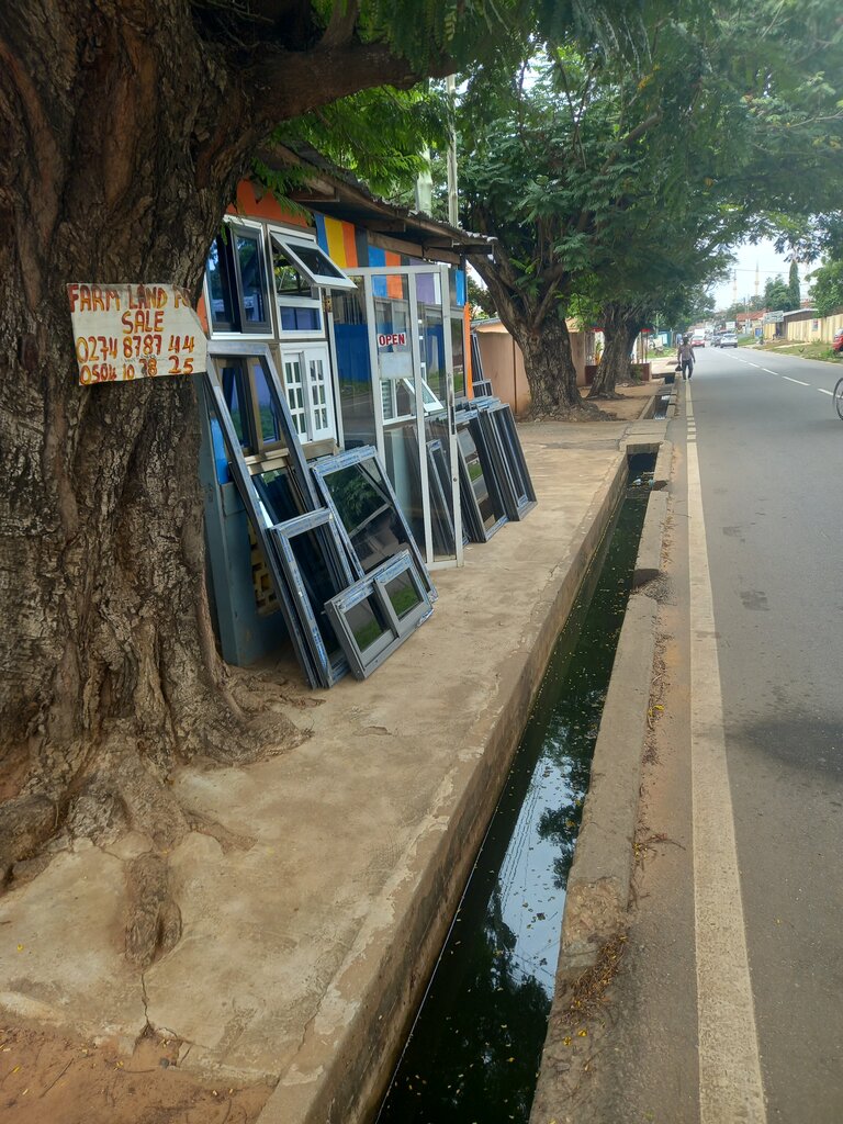 Windows Kanda Glass, Accra, photo