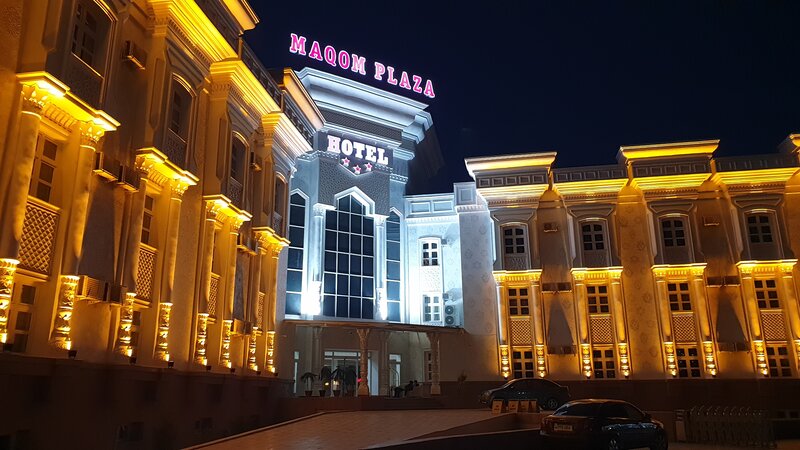 Dikni tovon bilan oyoq osti qilish