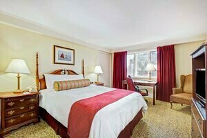 Гостиница Ramada by Wyndham Seekonk Providence Area в Кранстоне