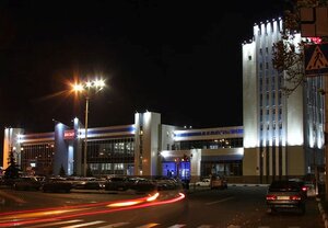 Брюнетка трахает тойымсыз аққұбалар