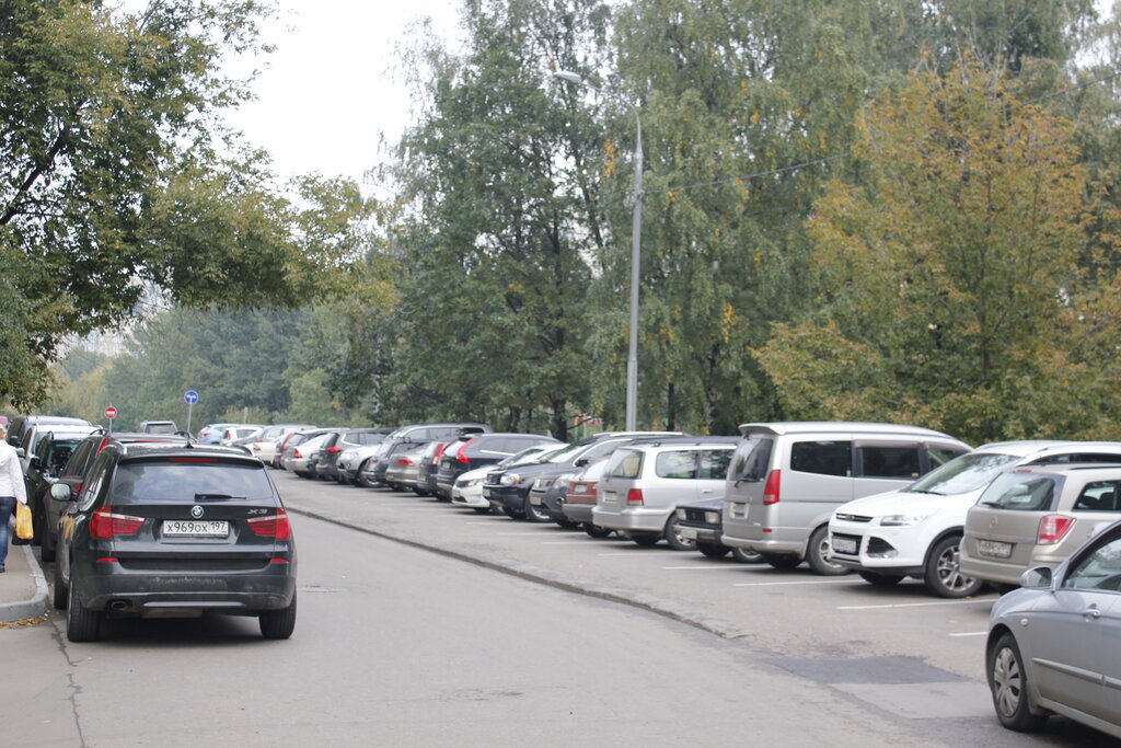 Parking lot Pritrotuarnaya parkovka na ul Akademika Bakuleva, Moscow, photo