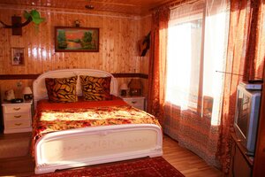 Guest House (posyolok gorodskogo tipa Pindushi, ulitsa Sakharova, 1), hotel