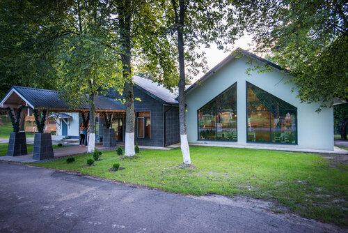 Внешний вид отеля Загородный клуб Фестивальный в Раковском сельском Совете, фото 1