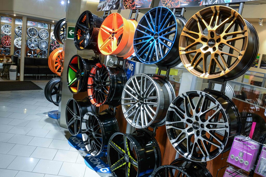 Диски в магазине фото Permanently closed: Novyye Kolesa, tires and wheels, Moscow, Promyshlennaya Stre