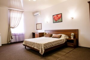Guest House Izumrud (Krasnodar Territory, munitsipalnoye obrazovaniye Novorossiysk, selo Glebovskoye), hotel