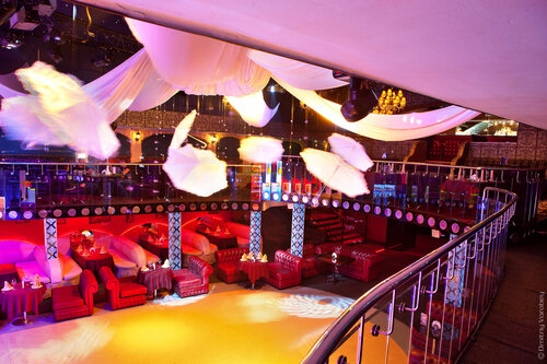 Сұлулармен шұлықтағы секс