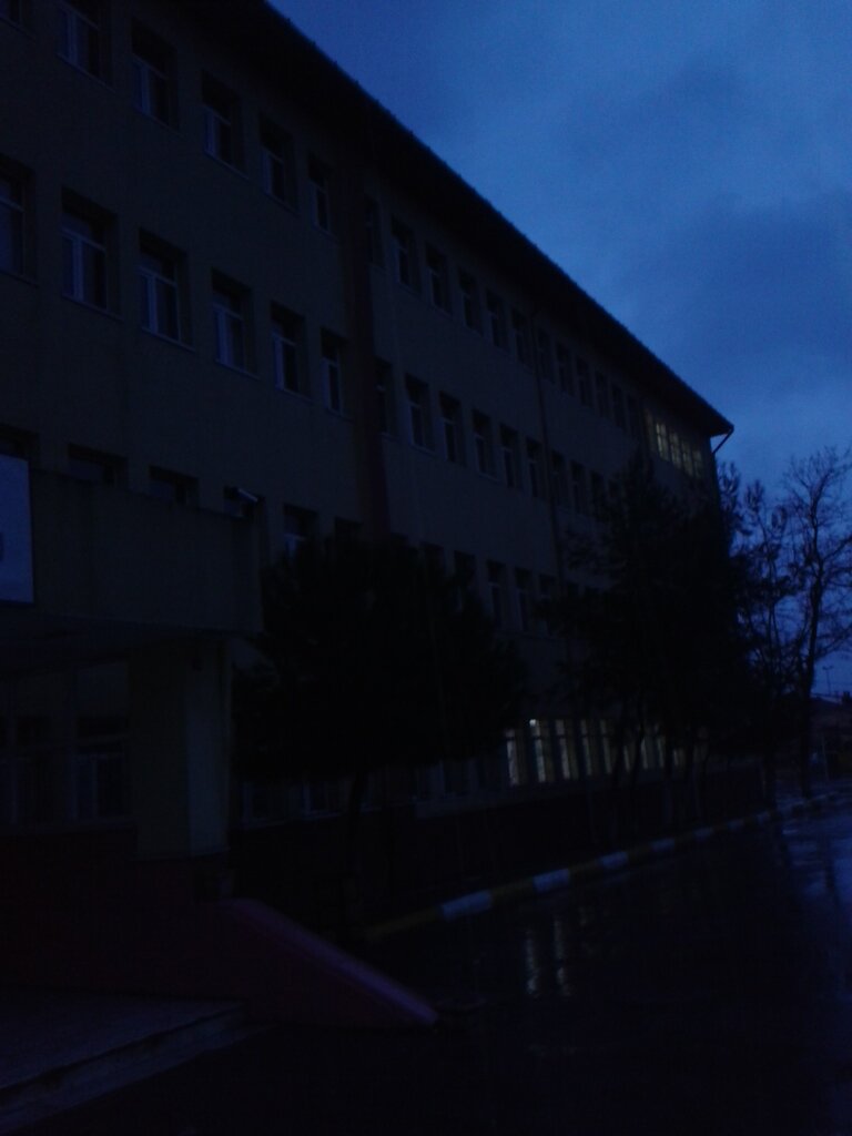 School Kucukcekmece Middle School, Istanbul, photo