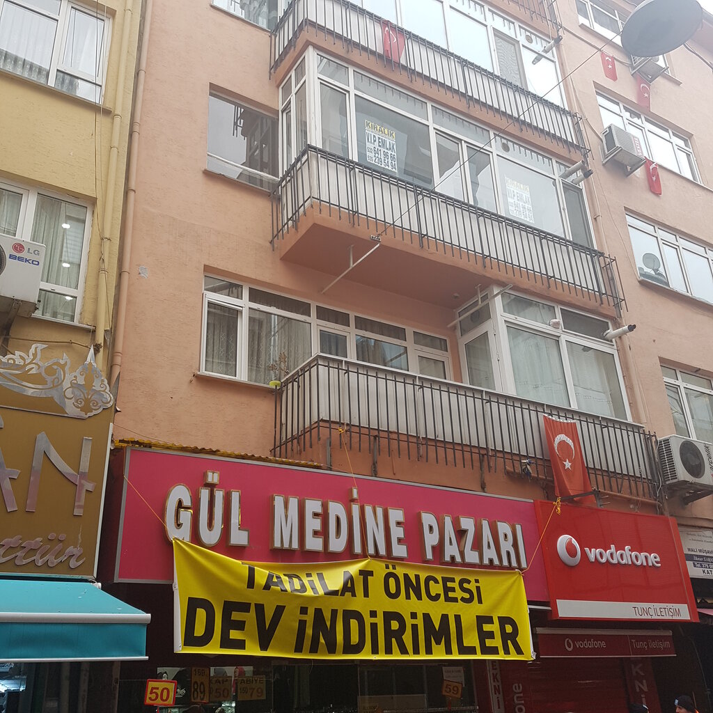 Goods and services for pilgrims Gül Medine Bazaar, Istanbul, photo