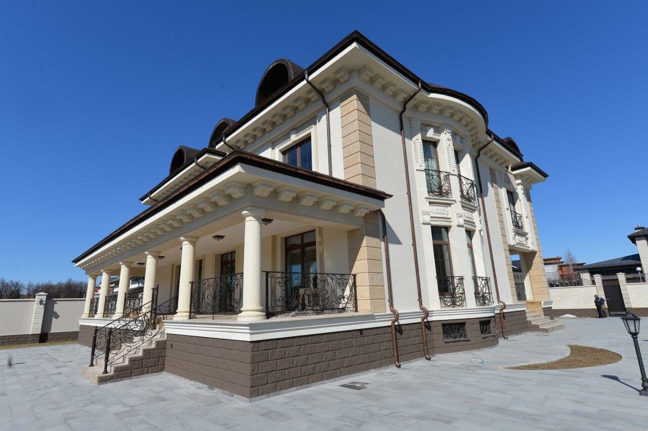 Дом из альминского блока