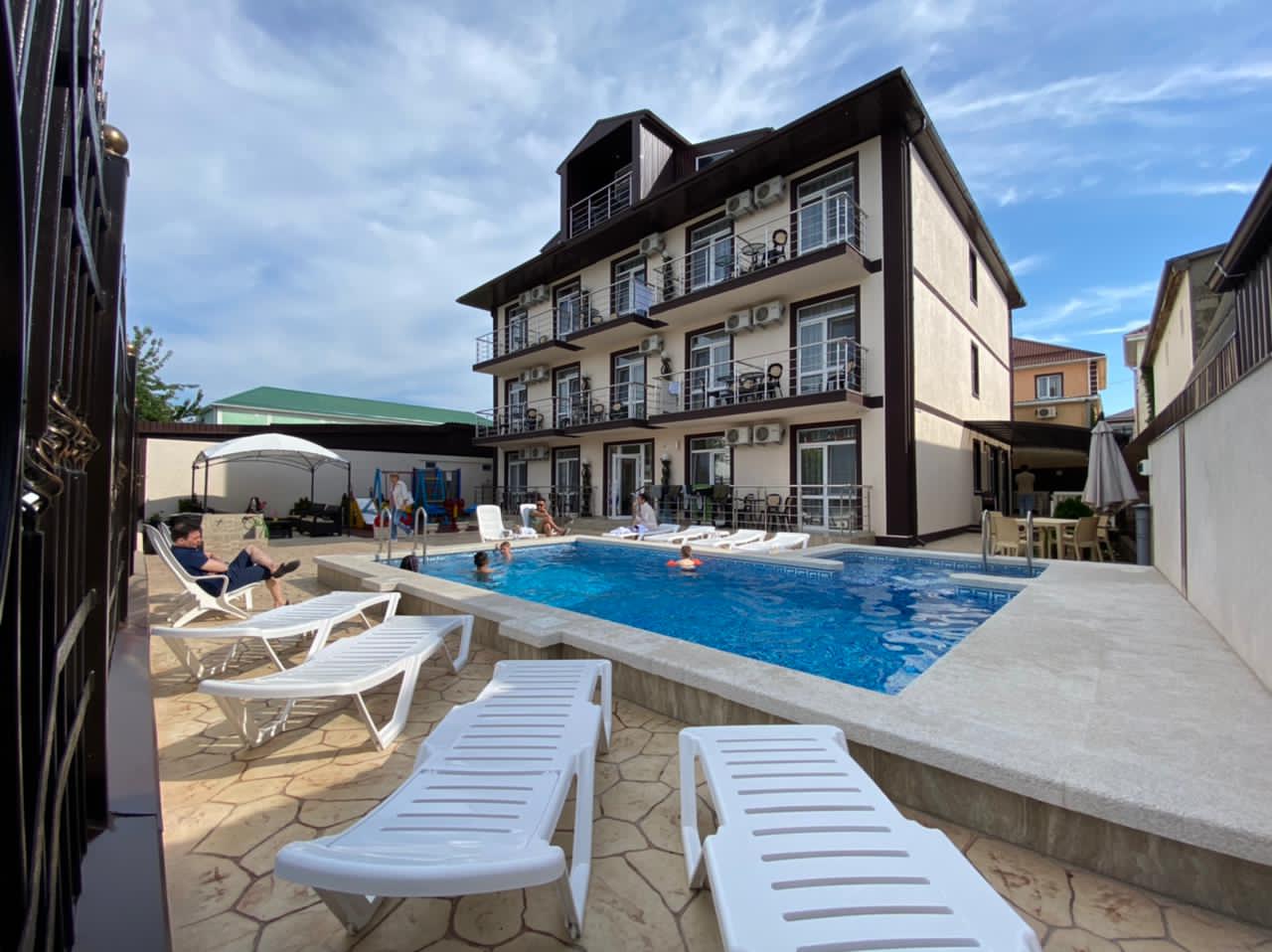 Фото отеля 1