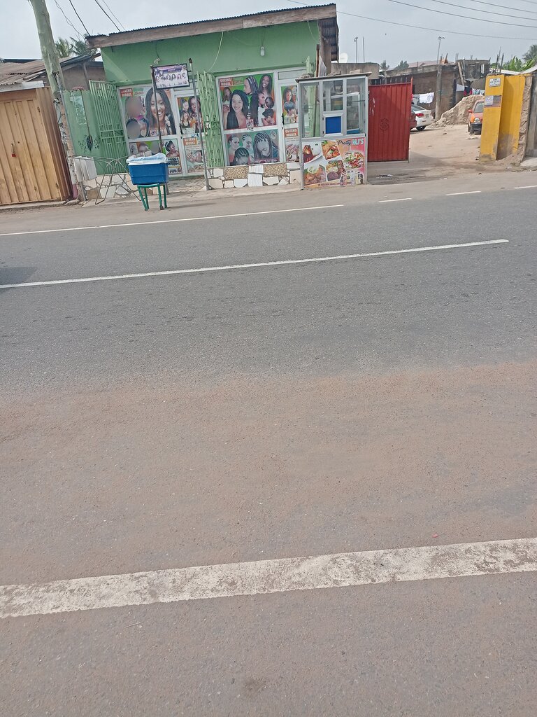Beauty salon Queens Model, Accra, photo