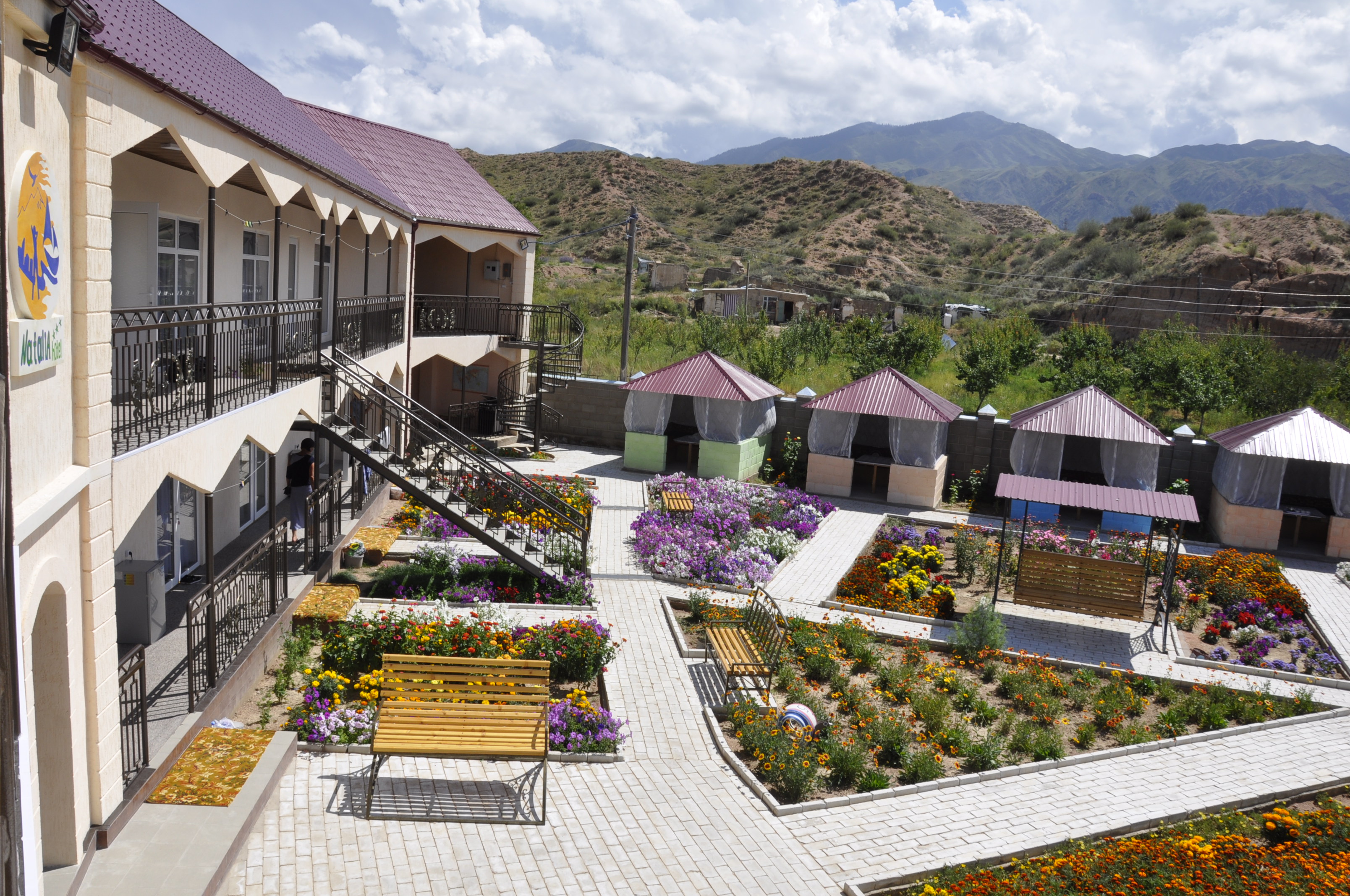 Фото отеля 1