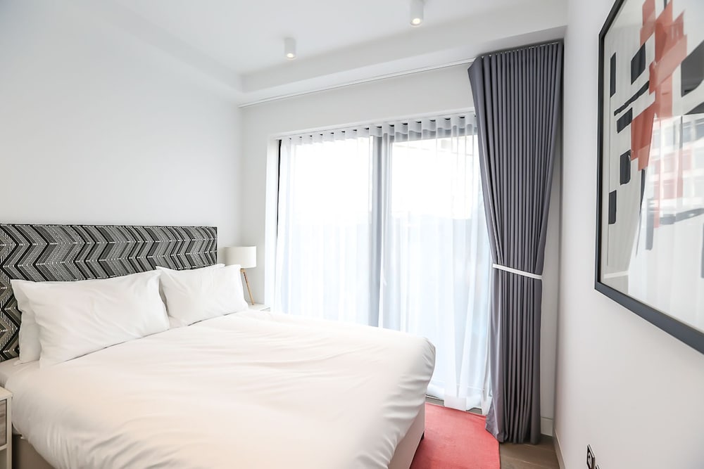 Фото King John Court Apartments