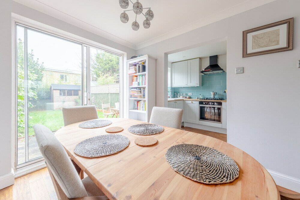 Фото Serene and Spacious 2 Bedroom House in South Wimbledon