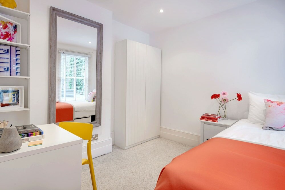 Фото Colourful West Kensington Home Close to Earls Court