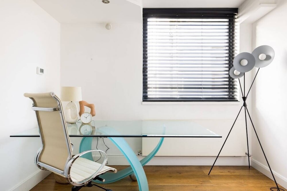 Фото The River Thames View - Stunning 2bdr Flat With Study Room + Balcony