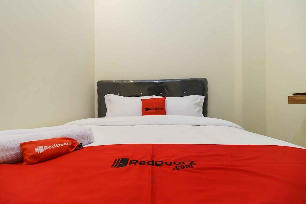 Фото RedDoorz Syariah near Lubang Jepang Bukittinggi