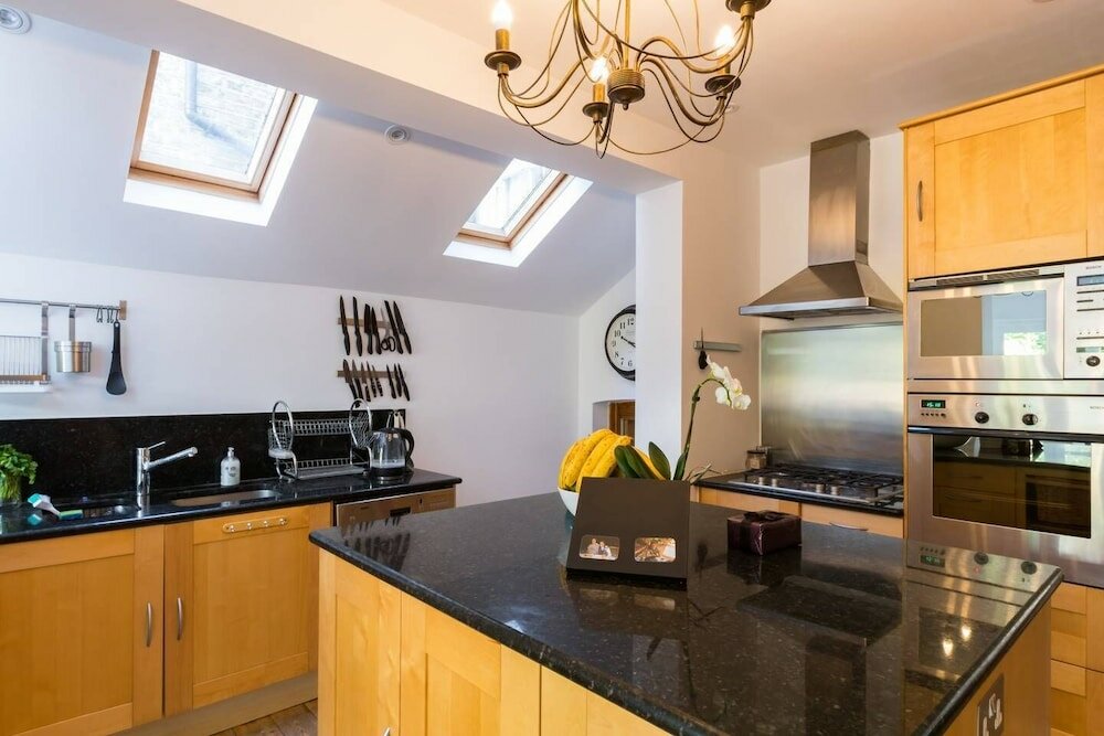 Фото Fabulous 4 Bed House With Garden in Fulham