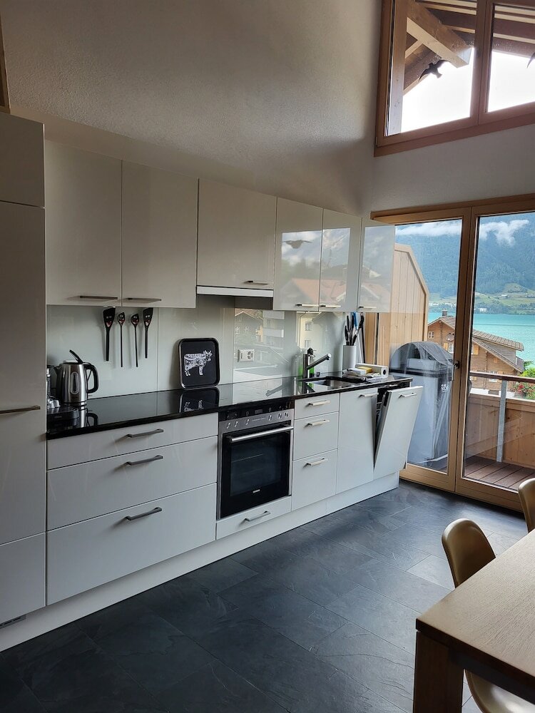 Фото Chalet Apartments Iseltwald