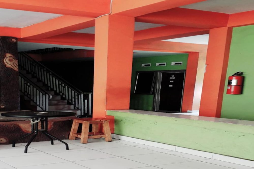 Фото Oyo 90706 Kost Alam Jaya Syariah