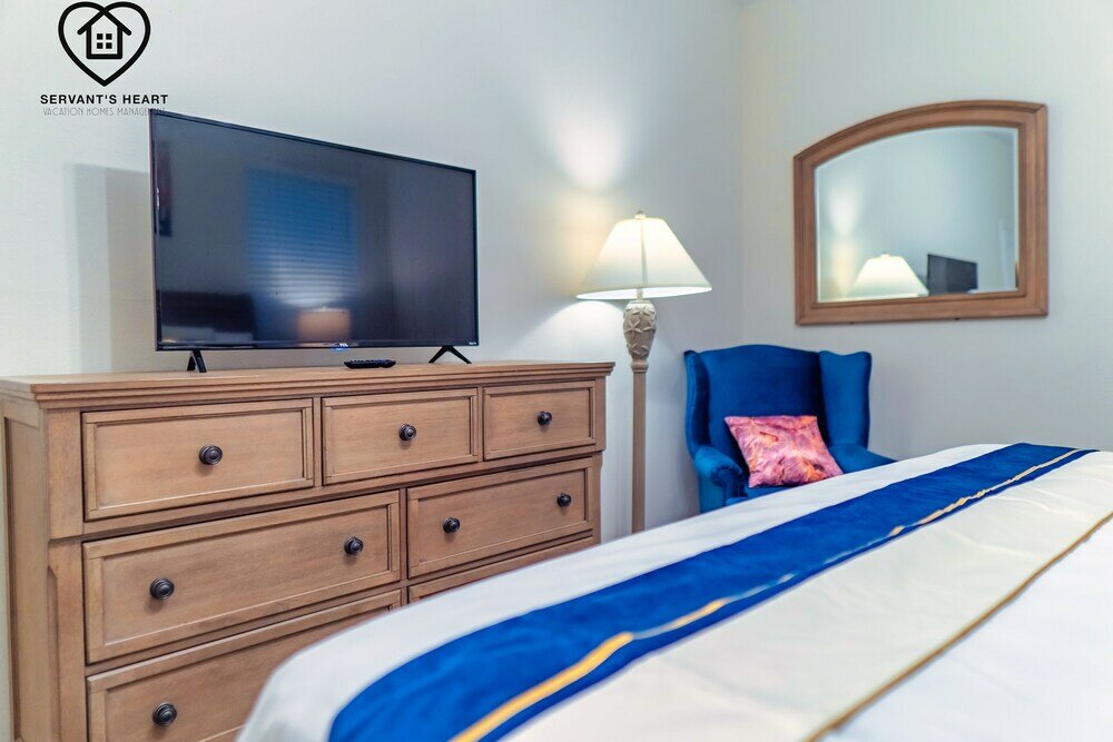 Фото Lakeview Luxury 9 Bedroom & 5 Bathroom w Private Pool