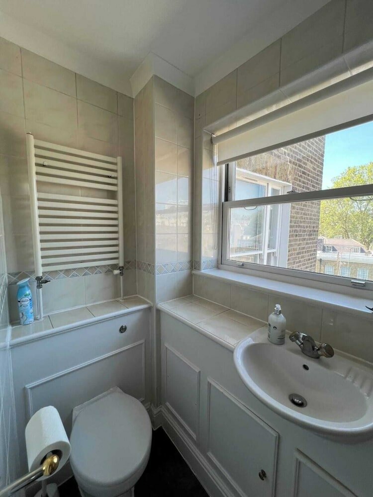 Фото Gorgeous 3bd Flat - 4 Minute Walk to Hyde Park