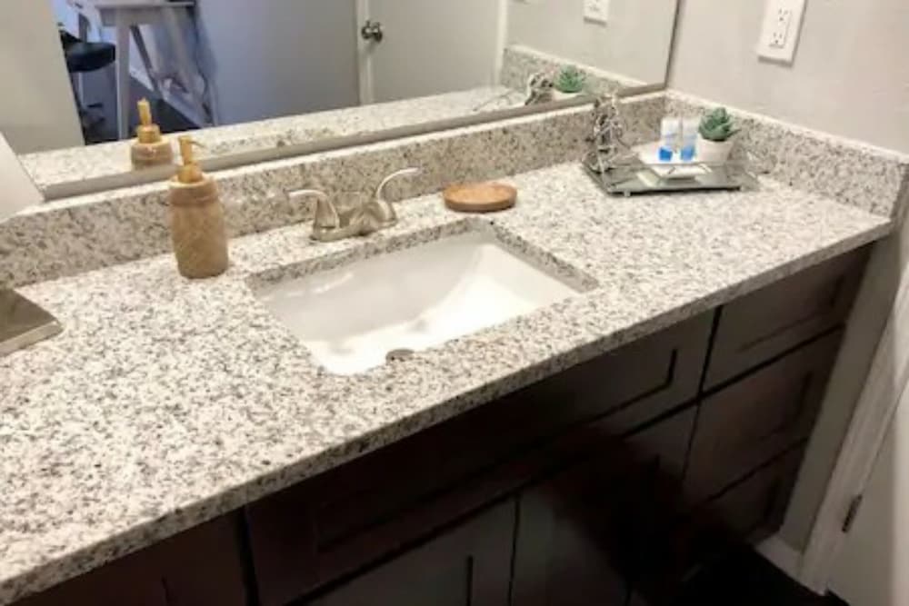 Фото Private Bedroom Suite - Communal House near Integris Private