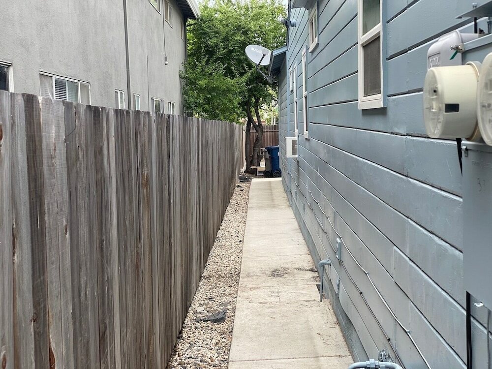 Фото Whole Family - Barrette - back - Hostel