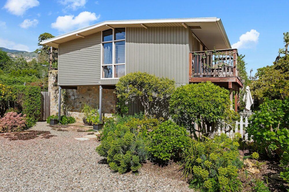 Фото Padaro Midcentury Beach & Garden