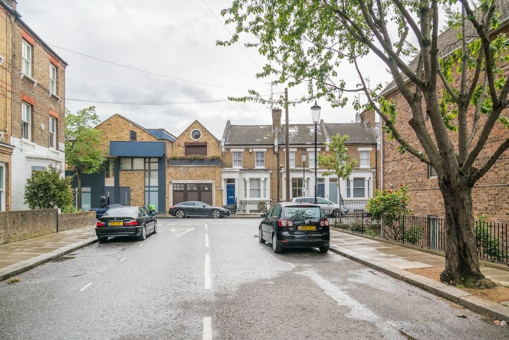 Фото Charming Chelsea Home by the River Thames