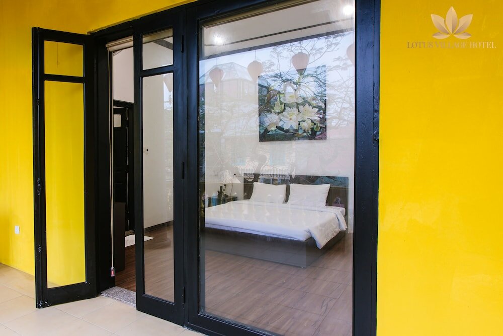 Фото Lotus Village Hotel