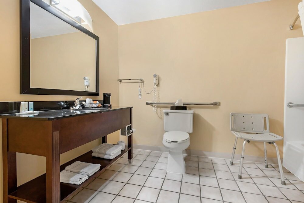 Фото Quality Inn & Suites Lebanon I-65