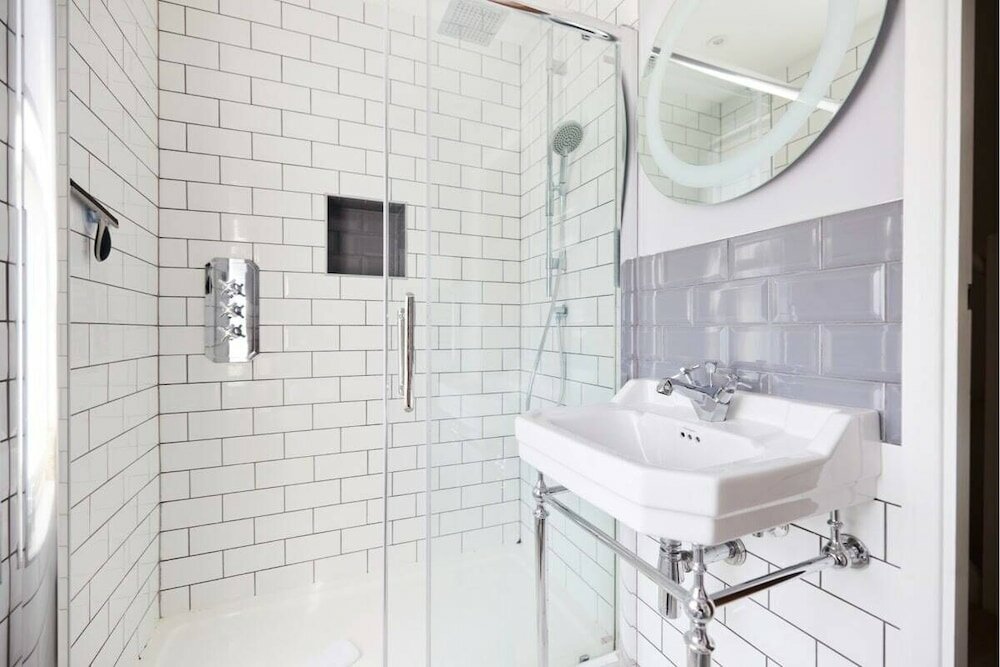 Фото The London Scenery - Classy 2bdr House With Garden