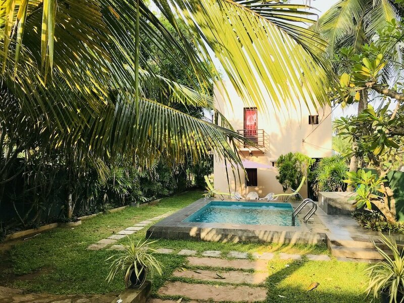 Гостиница Sri Beach Bungalows and Villa