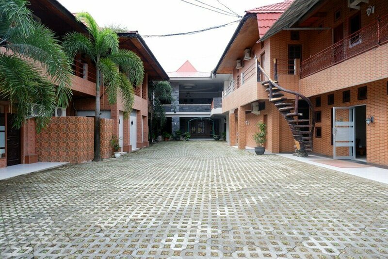 Гостиница RedDoorz Plus near Haluoleo University в Кендари