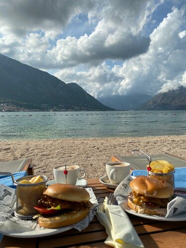 Внешний вид отеля Huma Kotor Bay Hotel and Villas в Доброте, фото 5