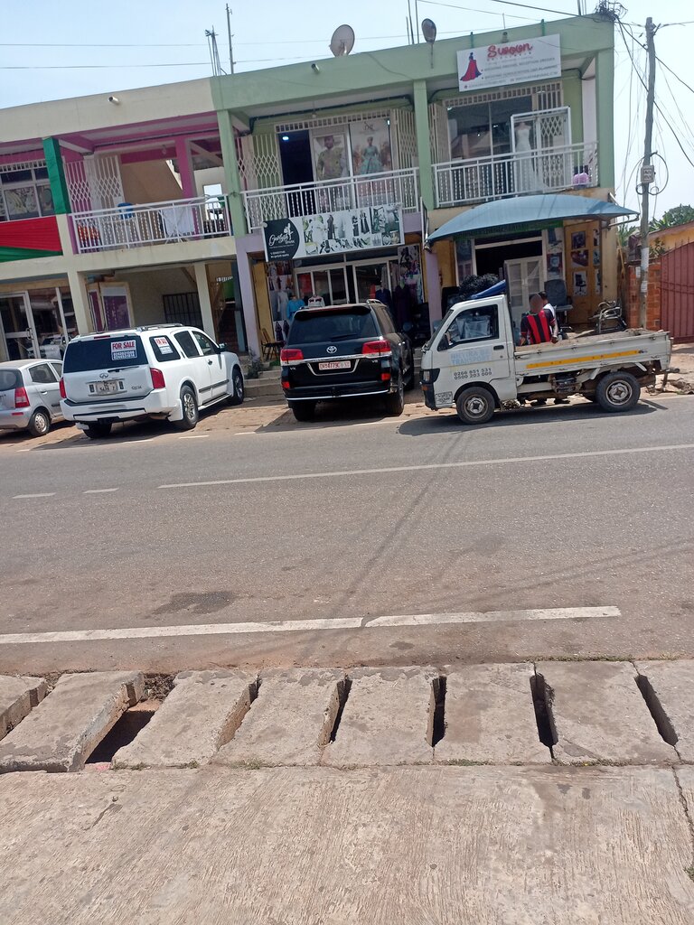 Clothing store Darkies Royale, Accra, photo