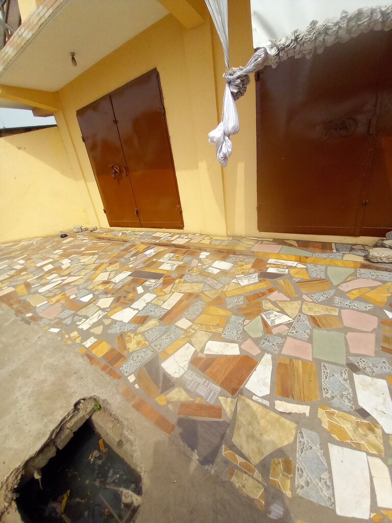 Car dealership Shiloh Covering, Accra, photo