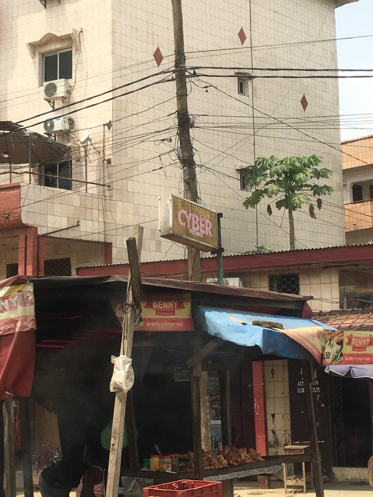 Internet cafe Cyber Cafe, Douala, photo