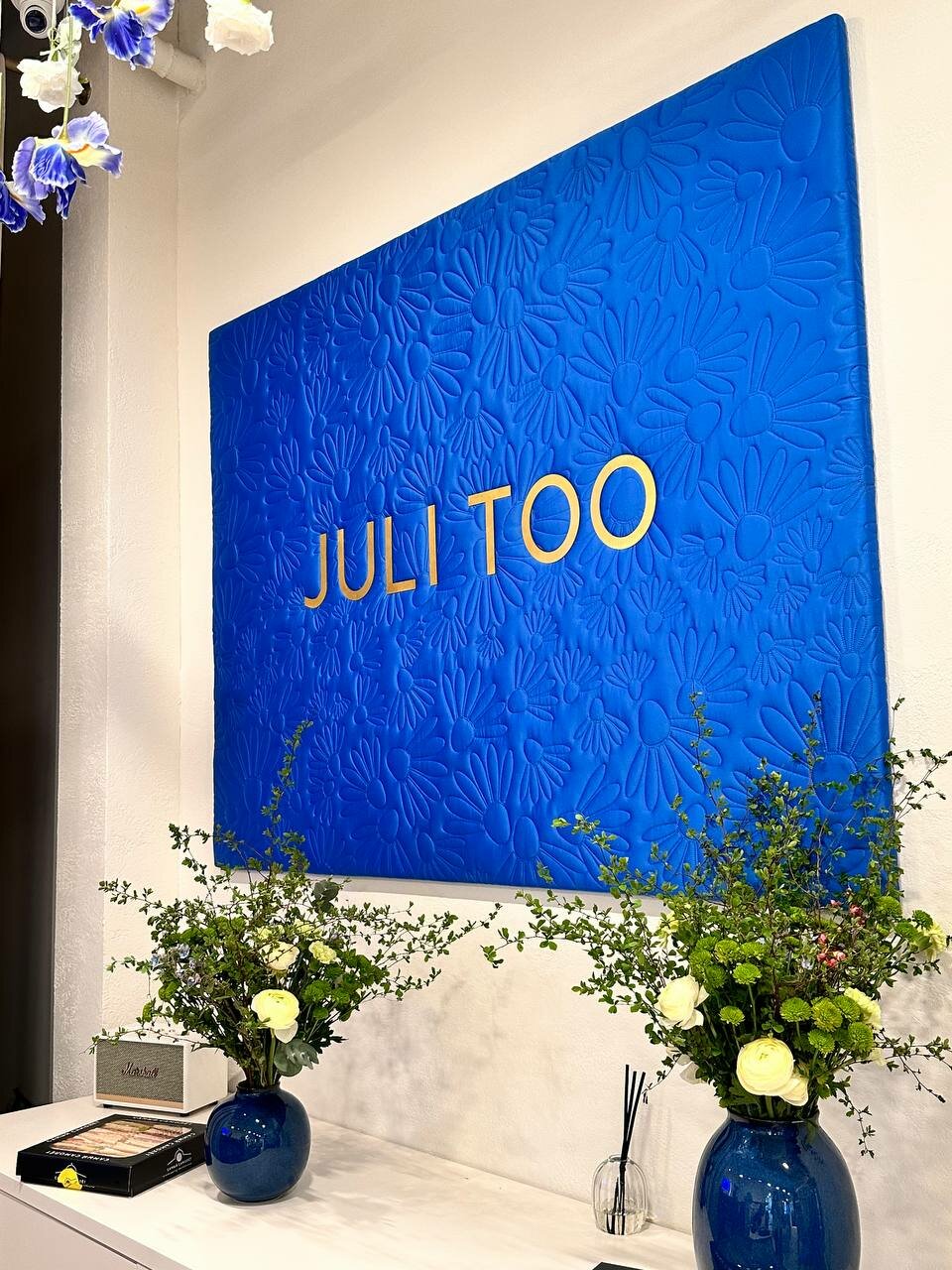 Juli Too в центре Москвы