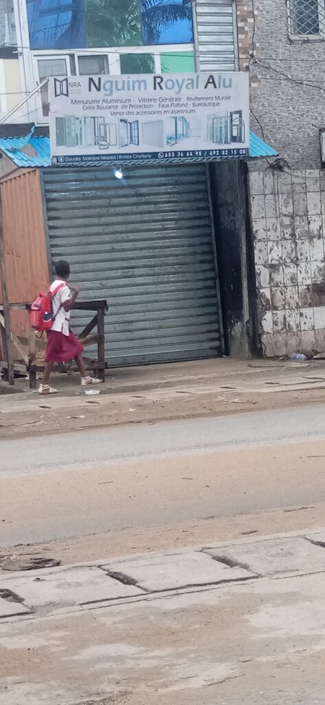 Convenience store Guims Creation, Douala, photo