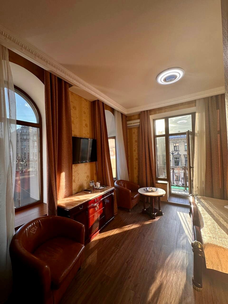 Фото отеля 1