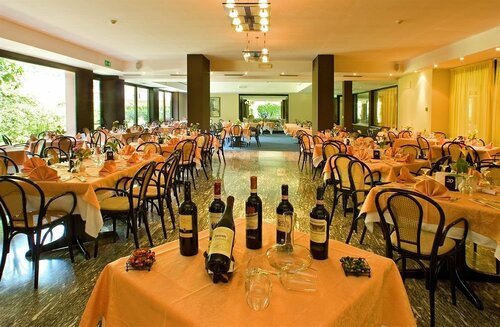 Внешний вид отеля Hotel Holiday Sport & Relax в Наго-Торболях, фото 4