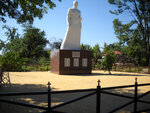 Братская могила № 133 (selo Perlyovka, Tsentralnaya ulitsa, 43А), monument, memorial