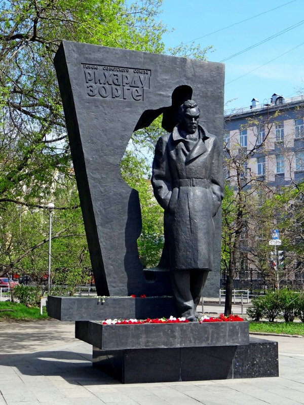 Памятник рихарду зорге в москве