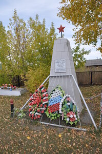 Мемориал павшим в ВОВ (Новосибирская область, Мошковский район, село Дубровино, Кооперативная улица), жанровая скульптура в Новосибирской области