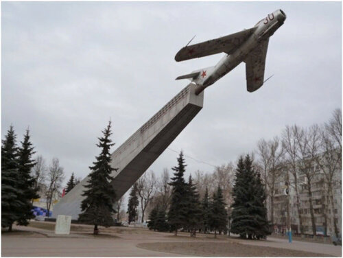 Истребитель миг 17 брянск сквер летчиков фото