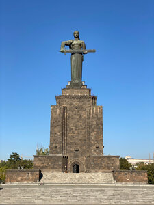Sculpture Mother Armenia (Yerevan, Haghtanak Park) ، نصب تذكاري للحرب، مقبرة جماعية