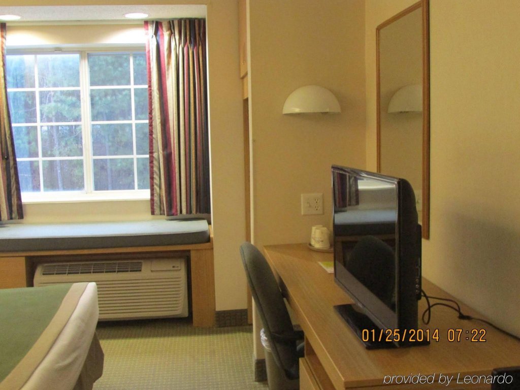 Фото Microtel Inn by Wyndham Raleigh Durham Airport