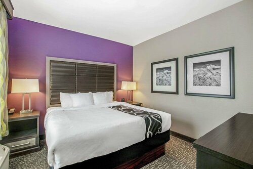 Гостиница La Quinta Inn & Suites by Wyndham Kearney
